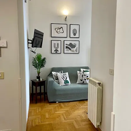 Aurora House - Accogliente A Barberini Lägenhet